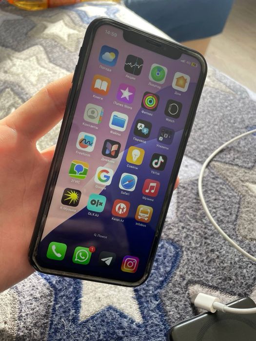 Продам IPhone XR