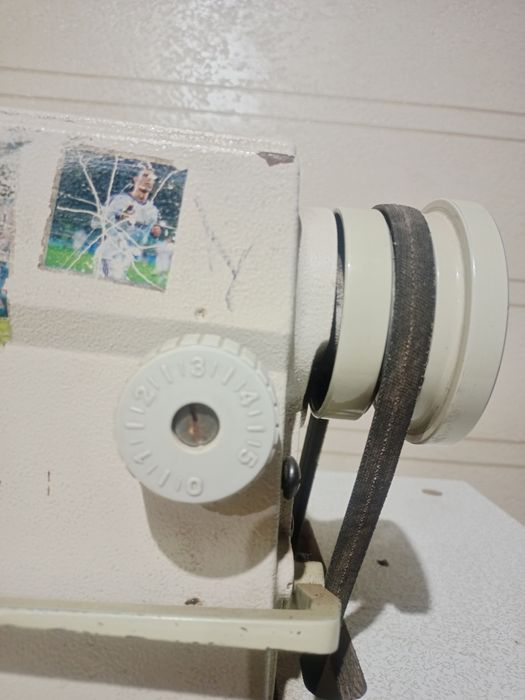 Тику машинаси. Кам ишлатилган. Холат яхши.