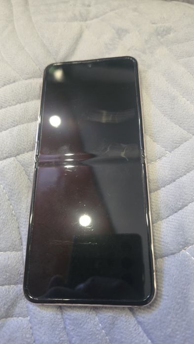 Samsung galaxy flip z4 256gb