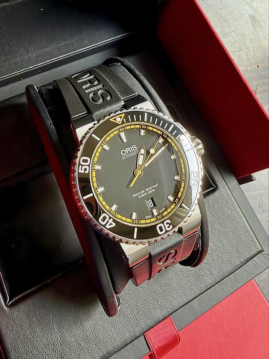 ORIS Aquis Date 43 mm