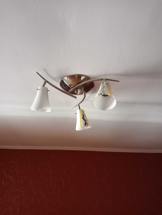 Люстра с тремя плафонами