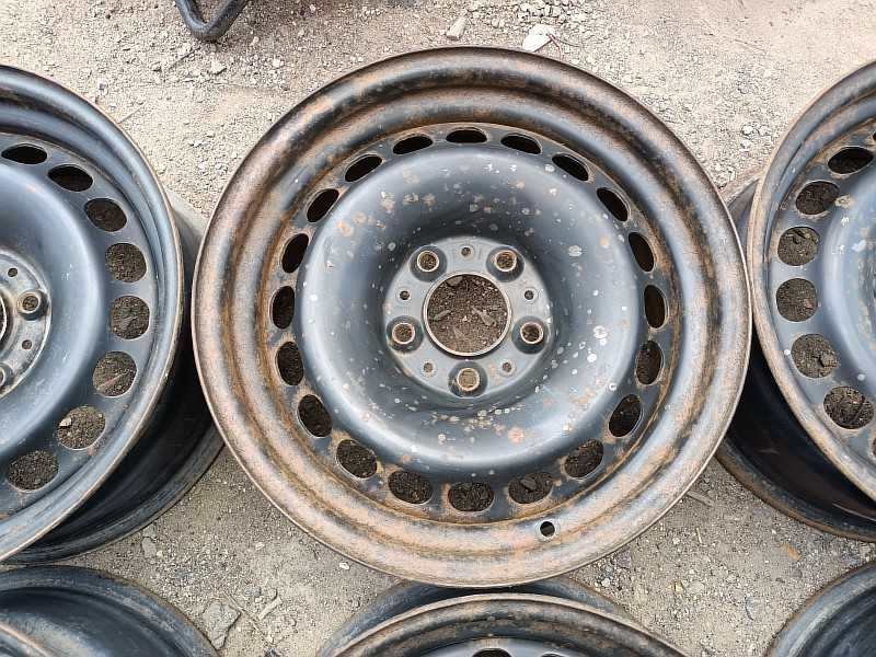 Продам оригинальные металлические диски на BMW 5 Е34