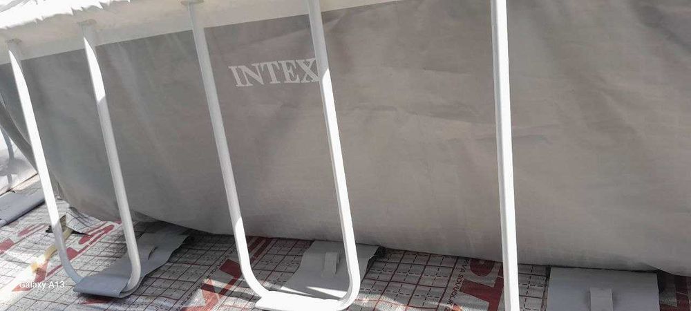 Продам Бассейн INTEX . 2 штуки. Размеры: 4.88x2.44x1.07 m и 4x2x1 m,