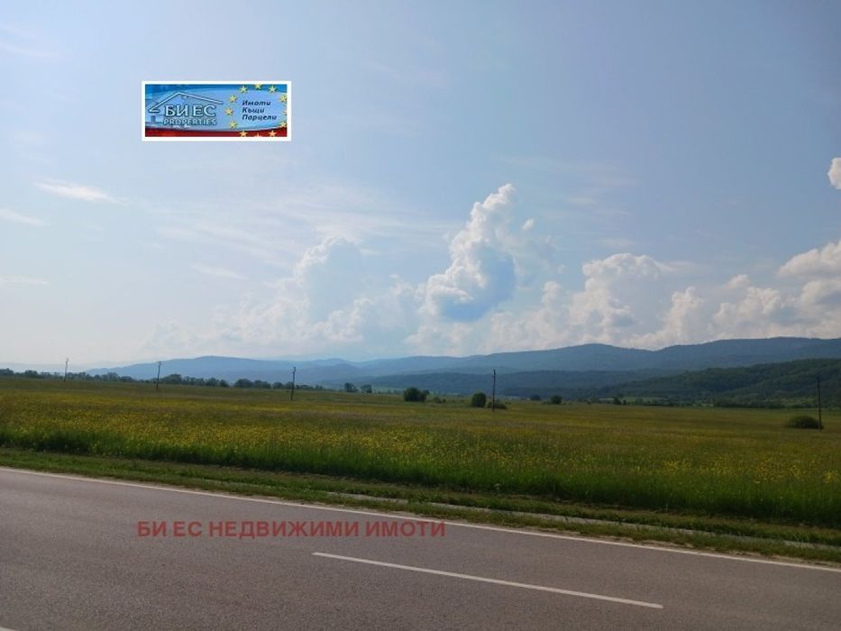 Продава парцел  в с. Белчин 2000 м²