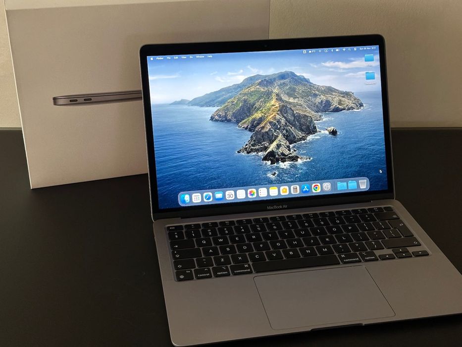 MacBook Air M1 13.3" *** Като Нов *** 256GB SSD 8GB RAM Space Grey