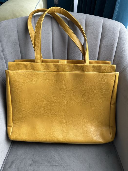 Голяма чанта в цвят горчица