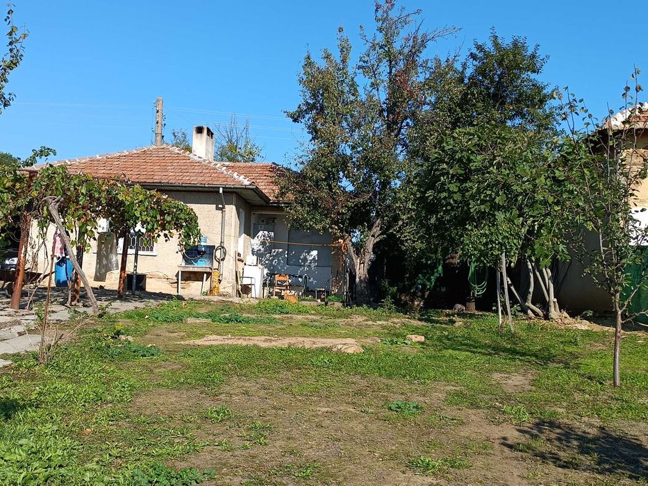 Продавам къща в село Черни Бряг, община Антоново, 64 кв.м с двор