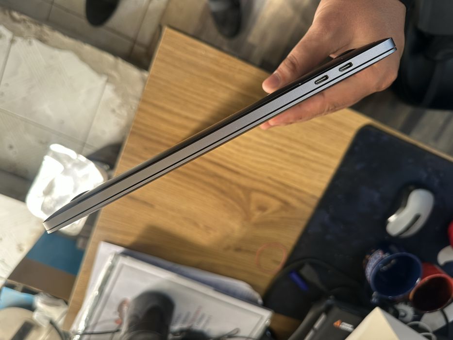 MacBook pro 2018 with touchbar 15.4”