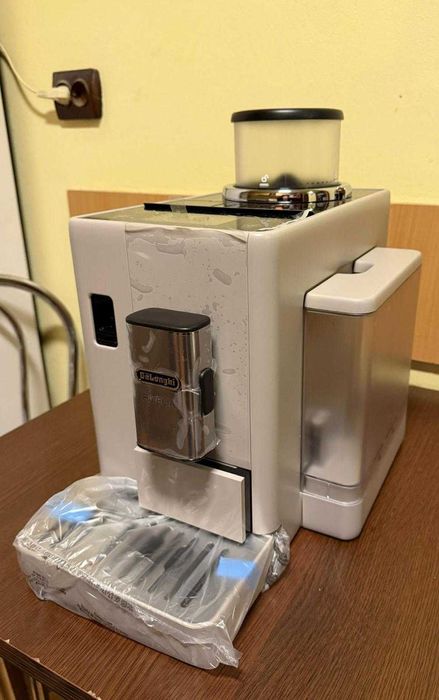Espressor automat De’Longhi Rivelia Arctic White