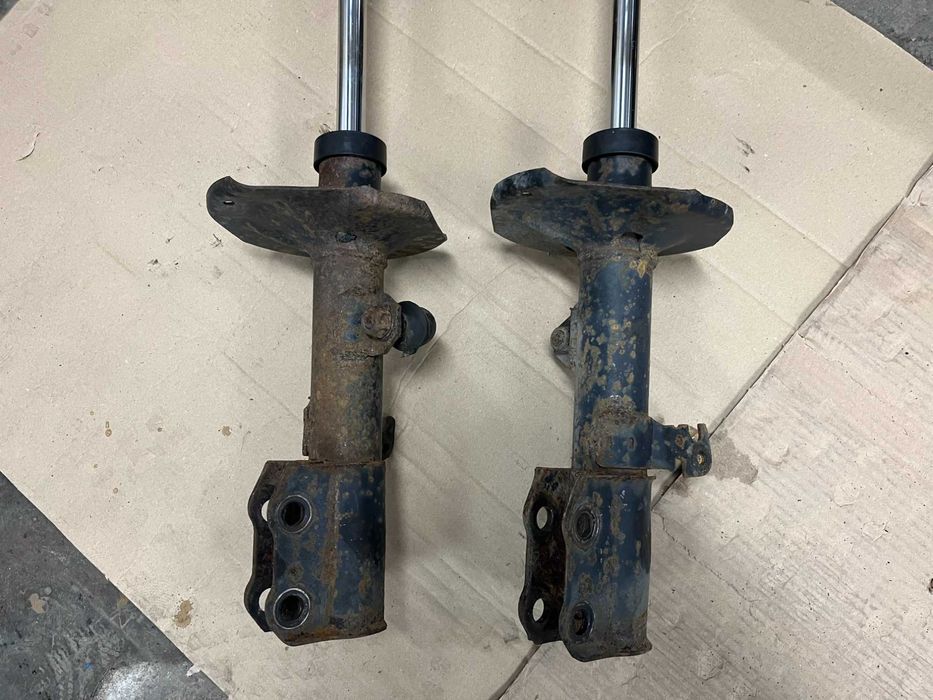 Предни амортисьори за Toyota Corolla Verso 2003 г.