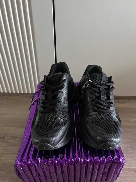 Продаю беговые кроссовки Bmai