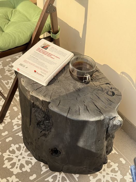 Интерьерный столик в виде спила дерева