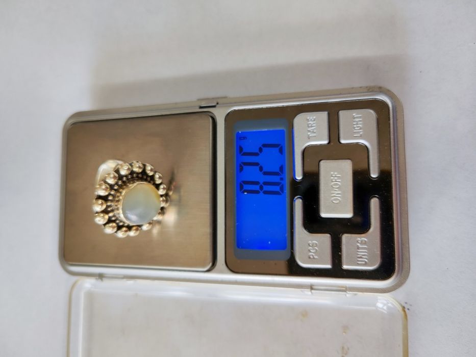 Сребърен пръстен с лунен камък