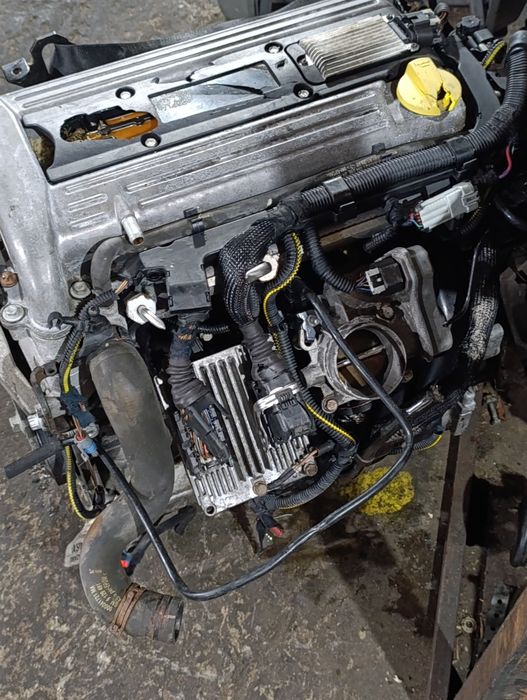 Двигатель на Опель Вектра В 2.2л Z22SE