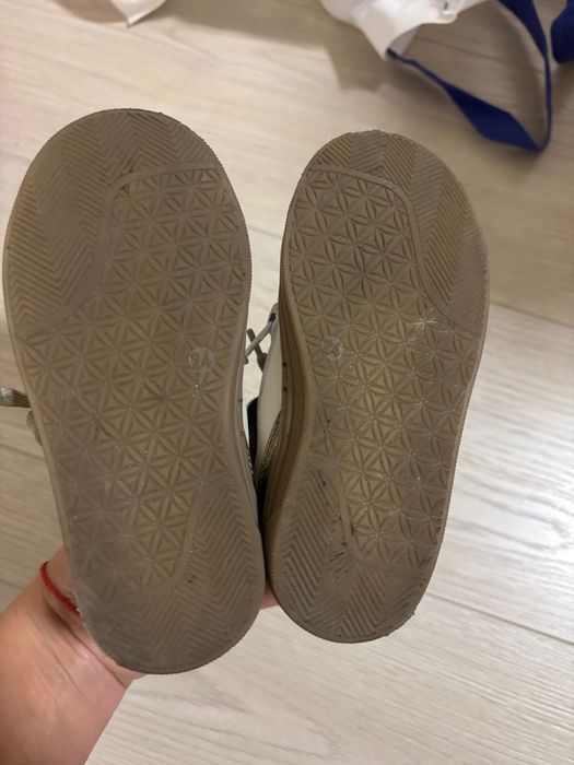 Детски кожени и обувки