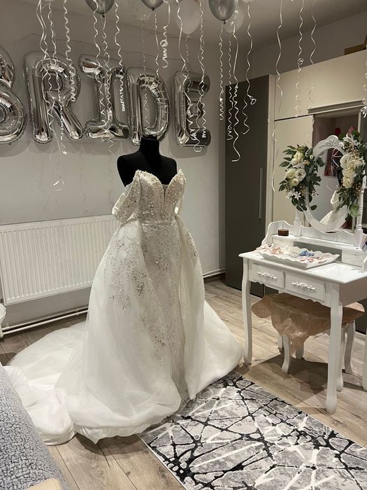 Cort eveniment/masa gatit mireasa/busturi/oglinda foto/accesorii nunta