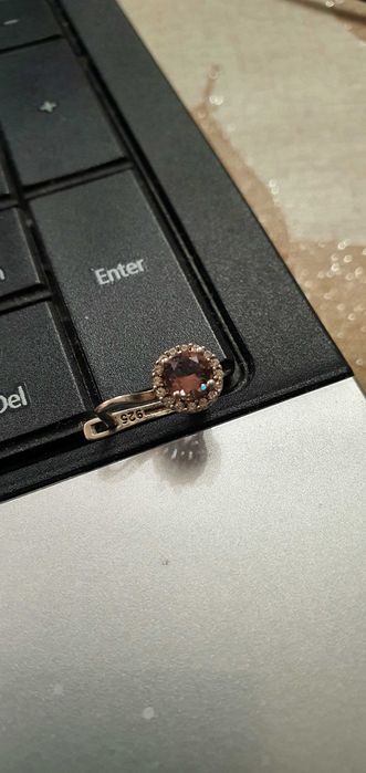 Сребърна обеца само една