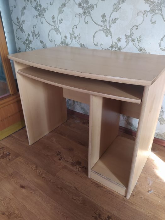 Стол компьютерный