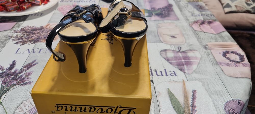Продам босоножки, женские