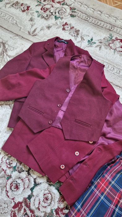 Бардовый костюм 21 школа