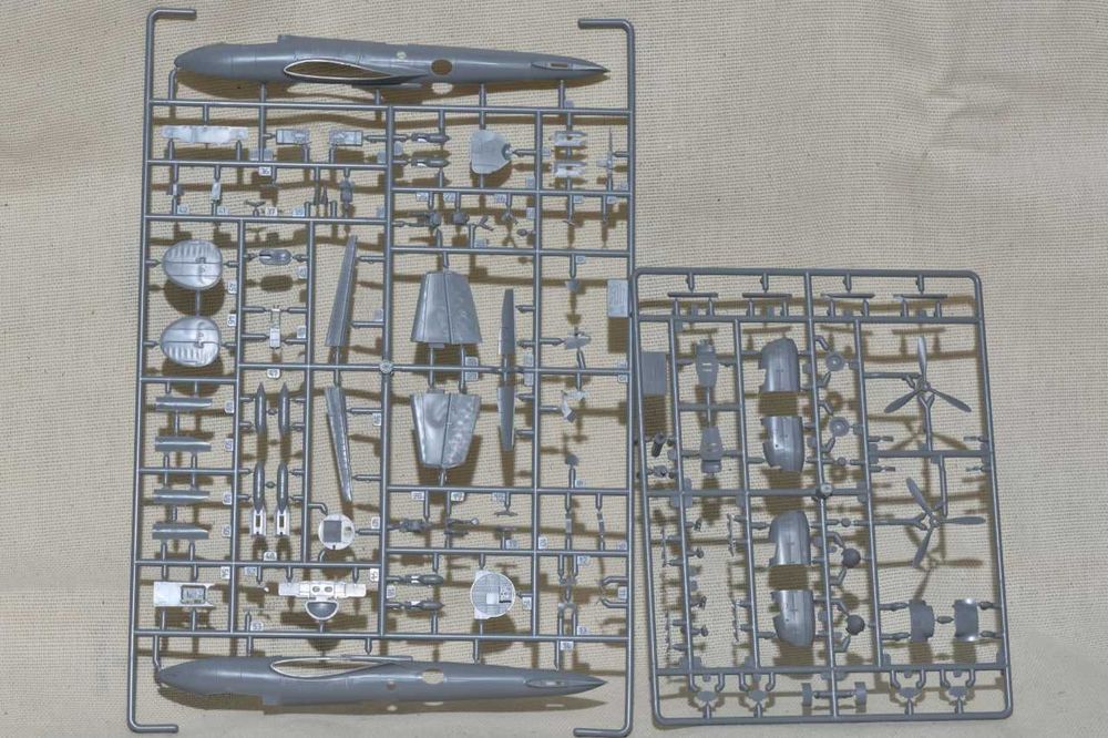 Сборная модель самолета Пе-2 (1/72 Звезда)