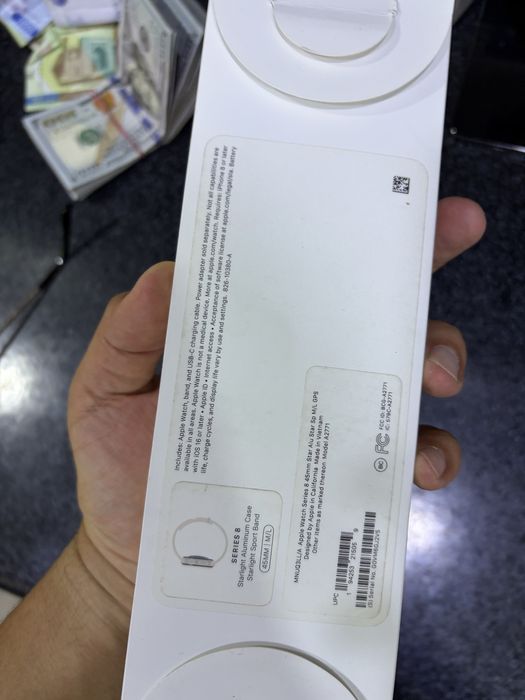 Apple vatch 8.45 holati ideal oq rang karopka dak kamplekt