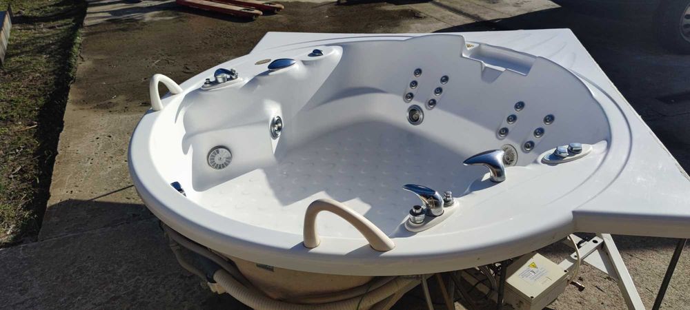 vand cada de baie, rotunda, de colt, cu hidromasaj, model premium