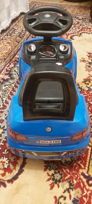 Машинка - толокар б/у на 2-3-4 года