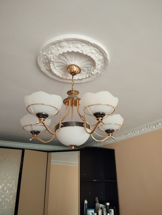 Продам люстры потолочные