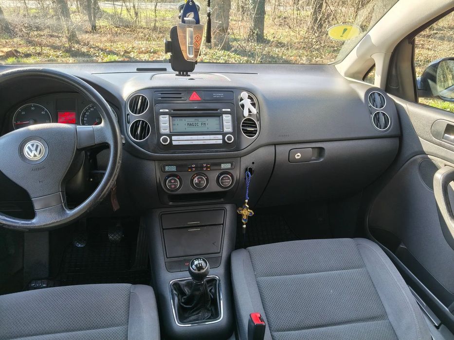 Volkswagen Golf 2005 benzină, 2.695 € — imagine 4