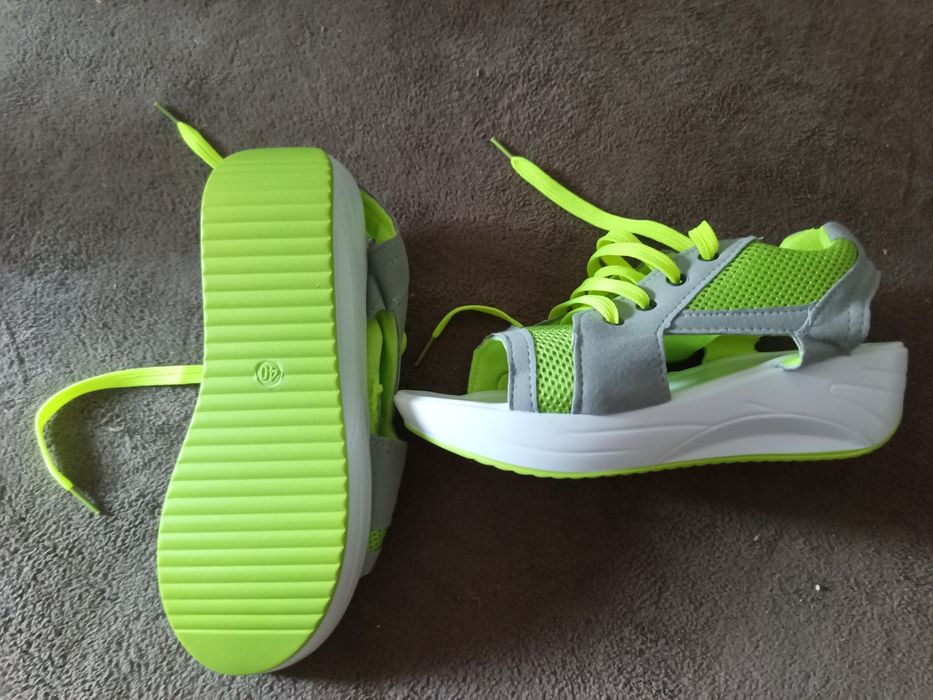 Дамски летни спортни обувки