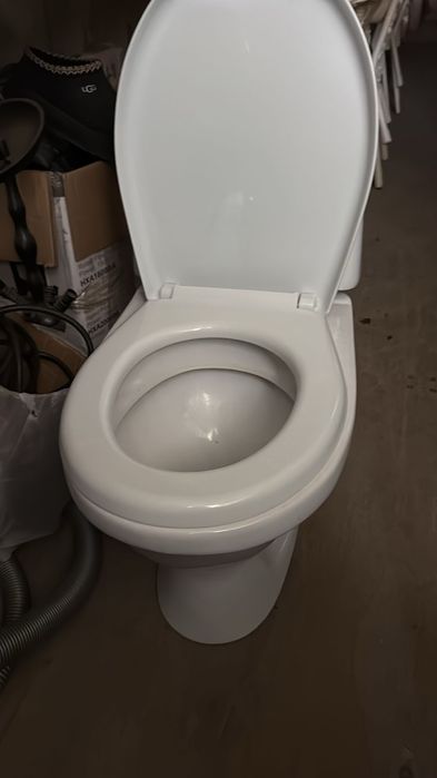 Унитаз продам . . .