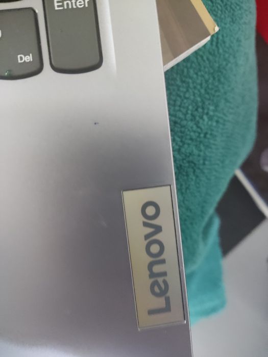 Lenovo IdeaPad Slim 3 15IRU8