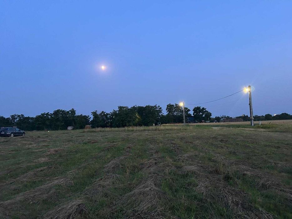 Vând teren intravilant 1000 mp.