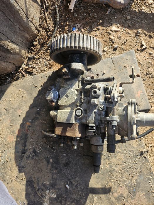 Usa  capotă  grilă faruri pompă  de injecție  si electromotor  Ford Transit 2,5 an 1994