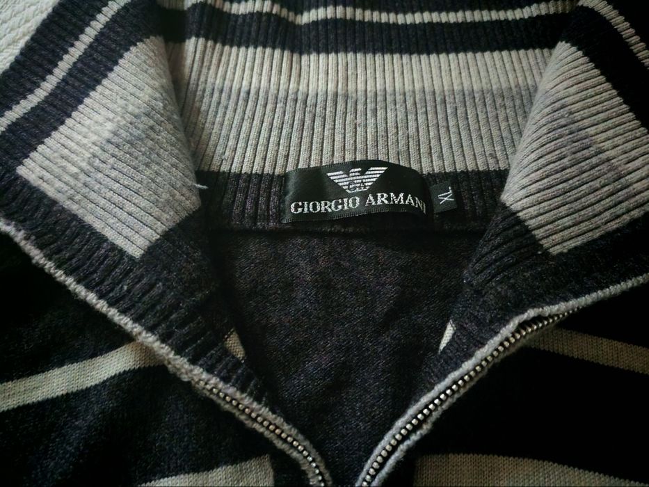 Pulover Giorgio Armani mărimea XL, purtat o data, impecabil