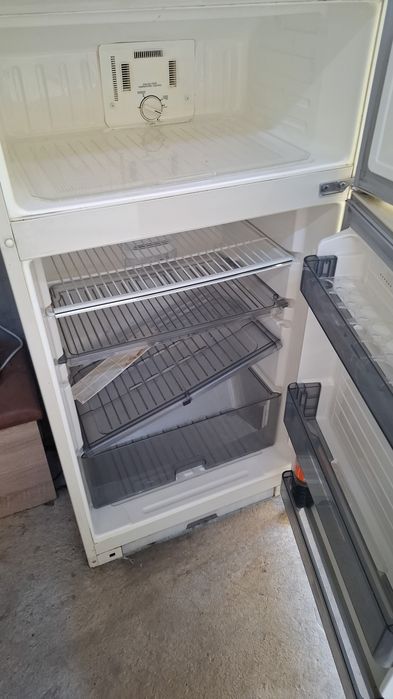 Продам трехкамерный холодильник. Голдстар.