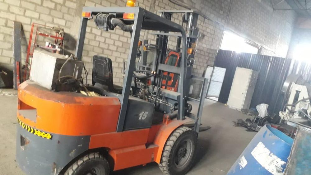 Вилочный погрузчик