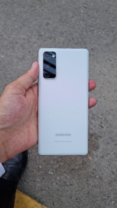 Samsung Galaxy S20 FE 5G. Professor snapdragon 865