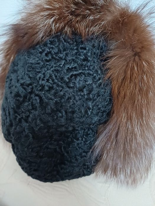 Căciulă vulpe polara si astrahan