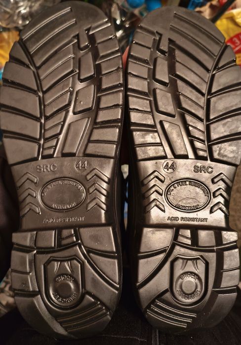 Продавам чисто нови мъжки,летни ( къси ) кубинки от естествена кожа