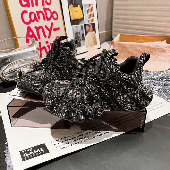 Обувки и камъни 39ти размер