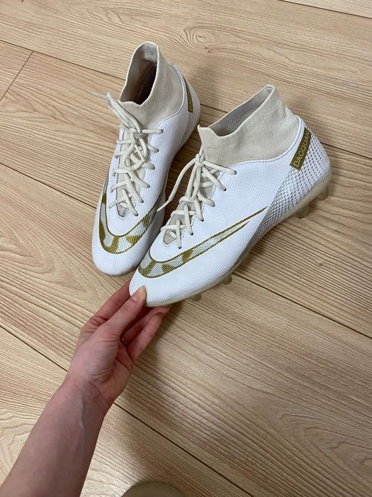 Vând ghete fotbal nr  39,5