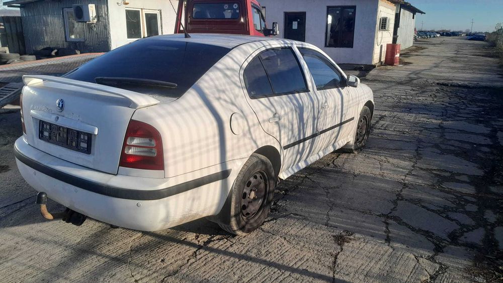 skoda octavia 1 NU MAI AM BARA FATA capota faruri motor 1.9 alh