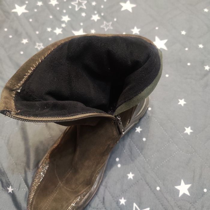 Продам весенние сапоги