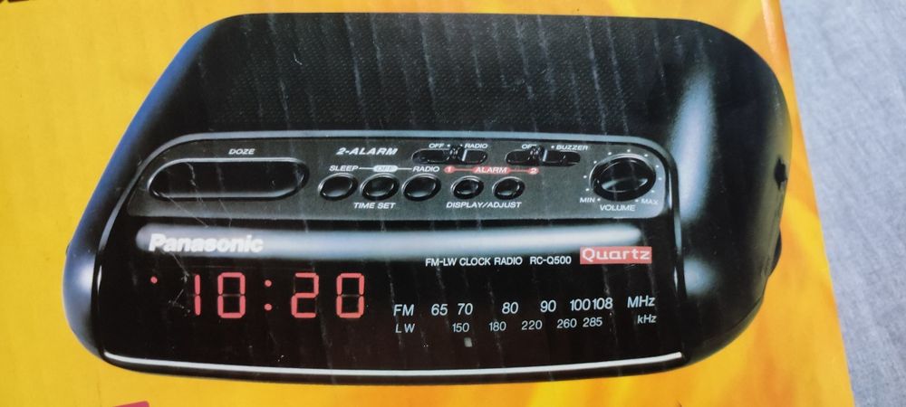 Электронные часы с радио  Panasonic. Б. У. В хорошем состоянии.