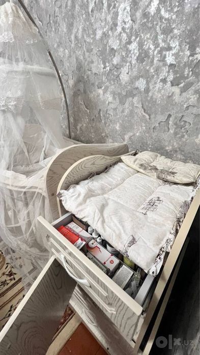 Bolalar krovati tebratsa ham bòladi