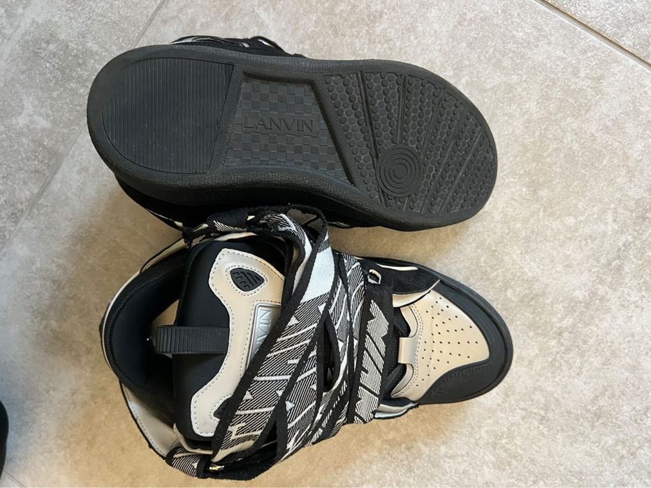 Lanvin curb