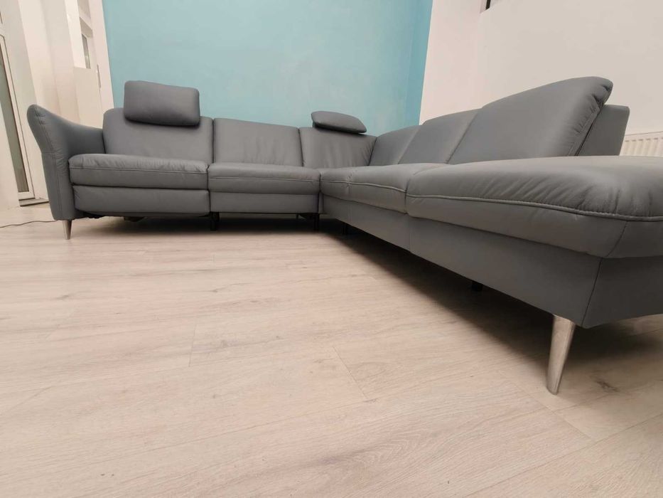 Canapea tip coltar din piele cu sezlong extensibil electric