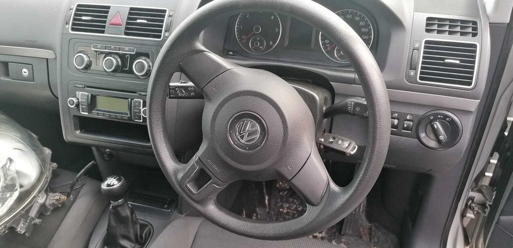 Dezmembrez Volkswagen Touran 1.6 d 2010